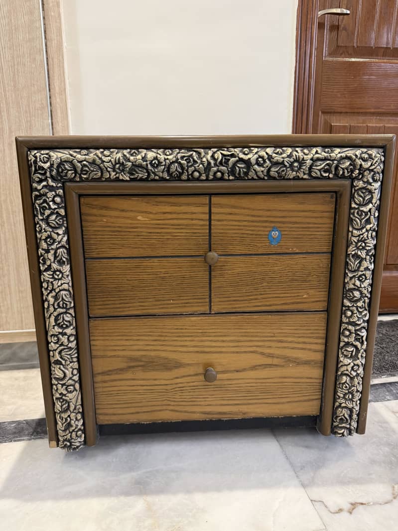 Bed with two side tables 2