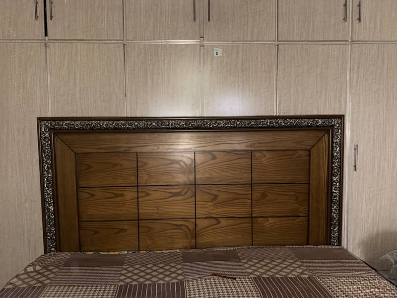 Bed with two side tables 4