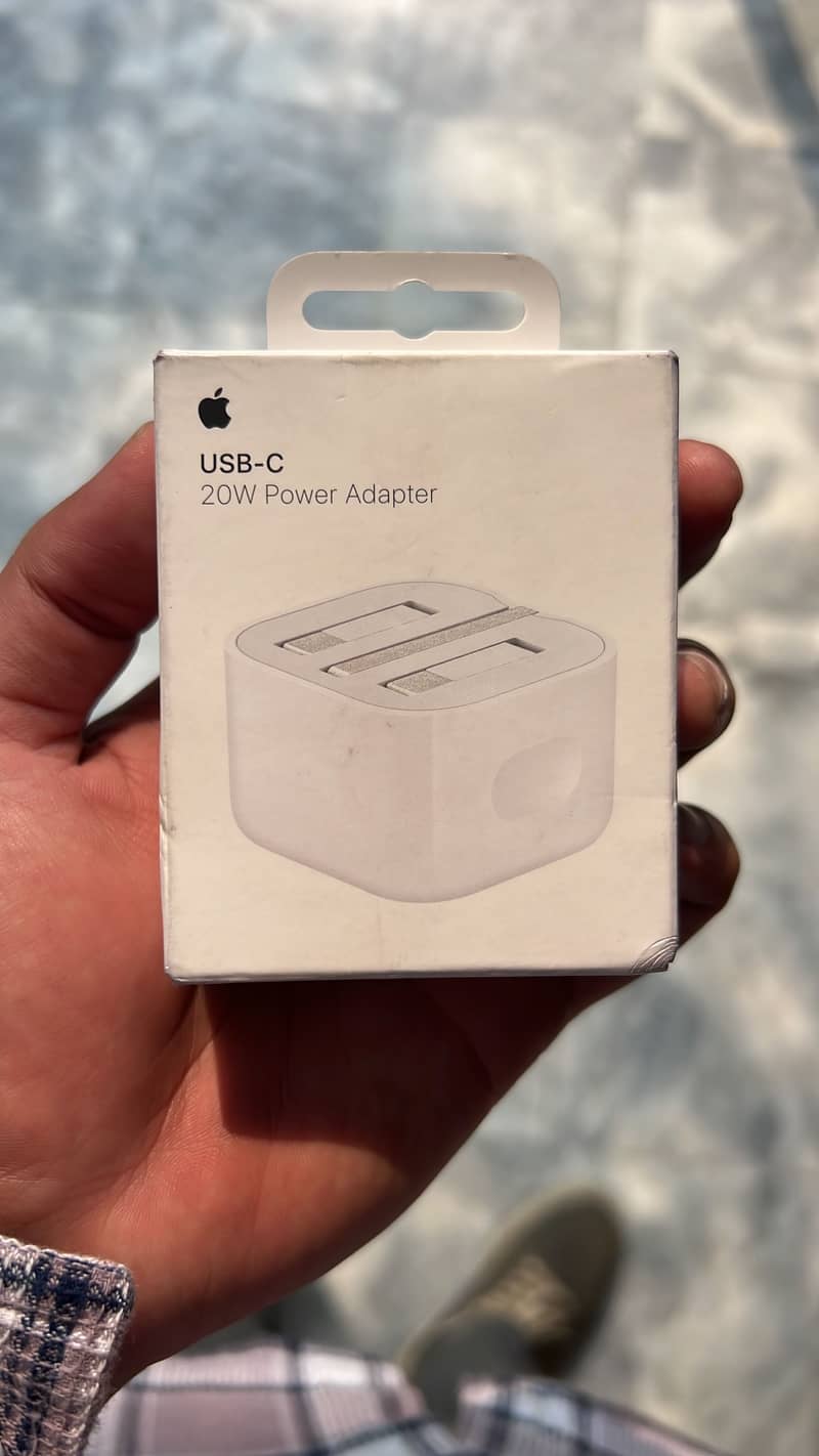 Apple/Iphone adopter plus wire 0
