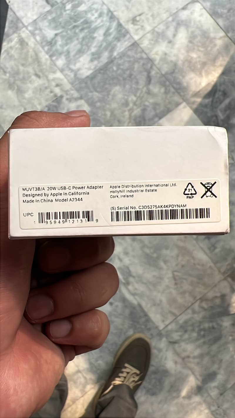 Apple/Iphone adopter plus wire 2