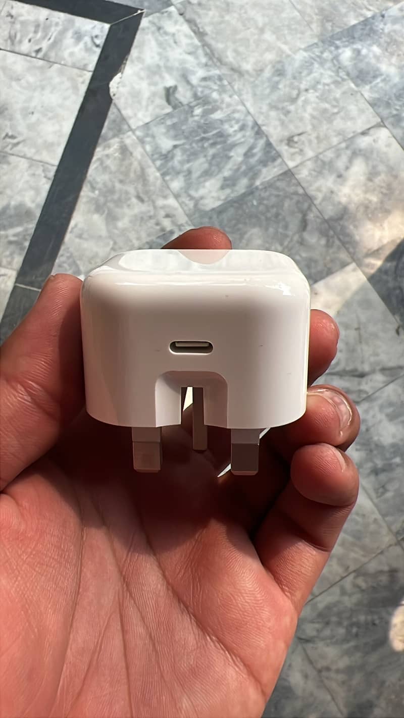 Apple/Iphone adopter plus wire 4