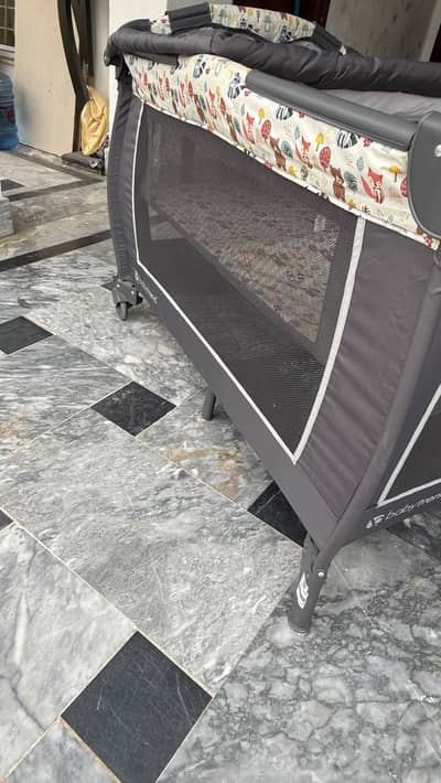 Baby Trend base net USA with changing mat complete