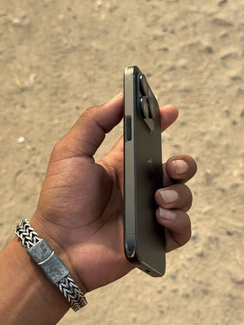 Apple iPhone 15 Pro 0