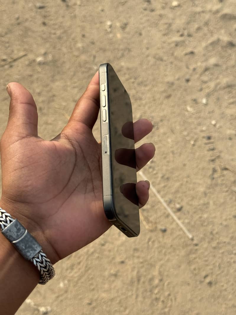Apple iPhone 15 Pro 1