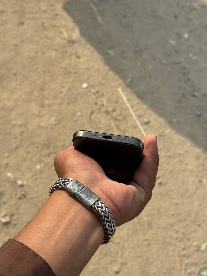 Apple iPhone 15 Pro 3