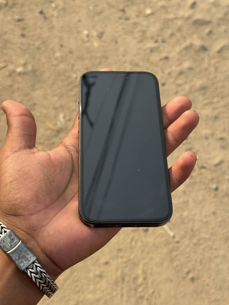 Apple iPhone 15 Pro 4