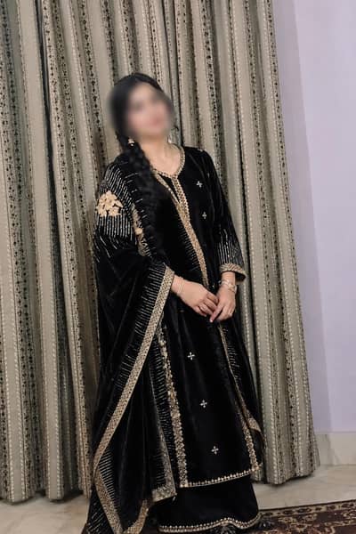 VELVET KAMEEZ DUPATA FOR WOMEN 10/10 CONDITION USED AVAILABLE