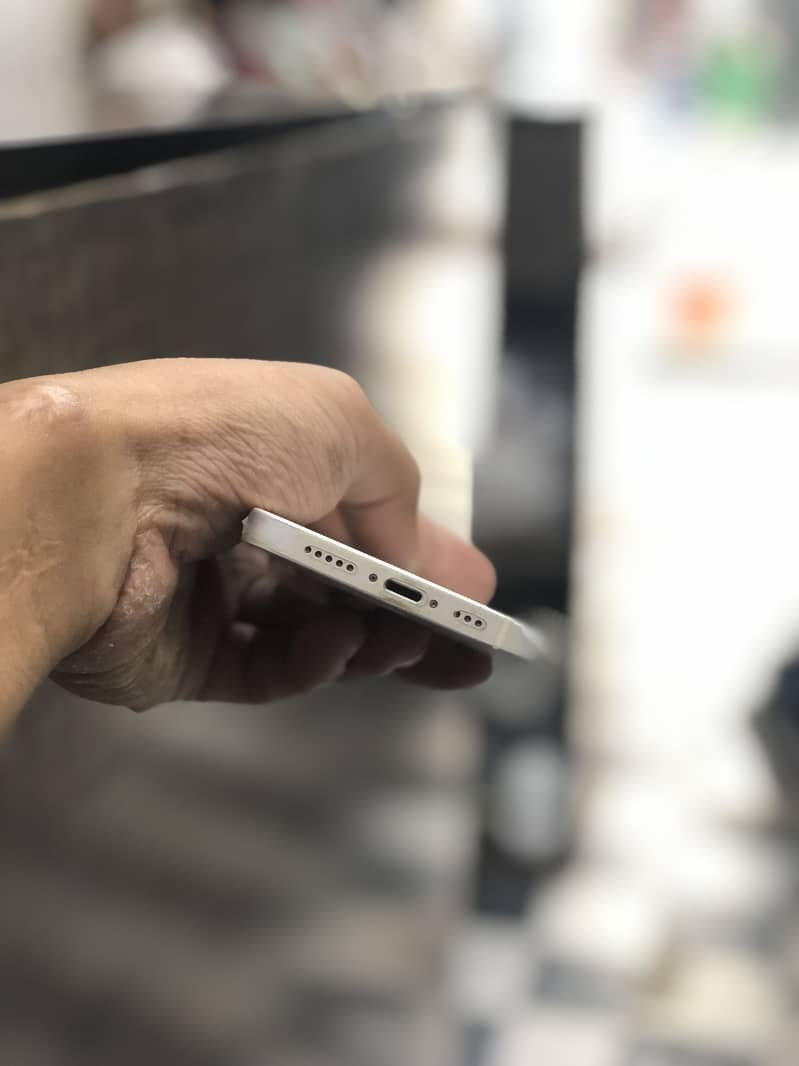 Apple iPhone 12 1