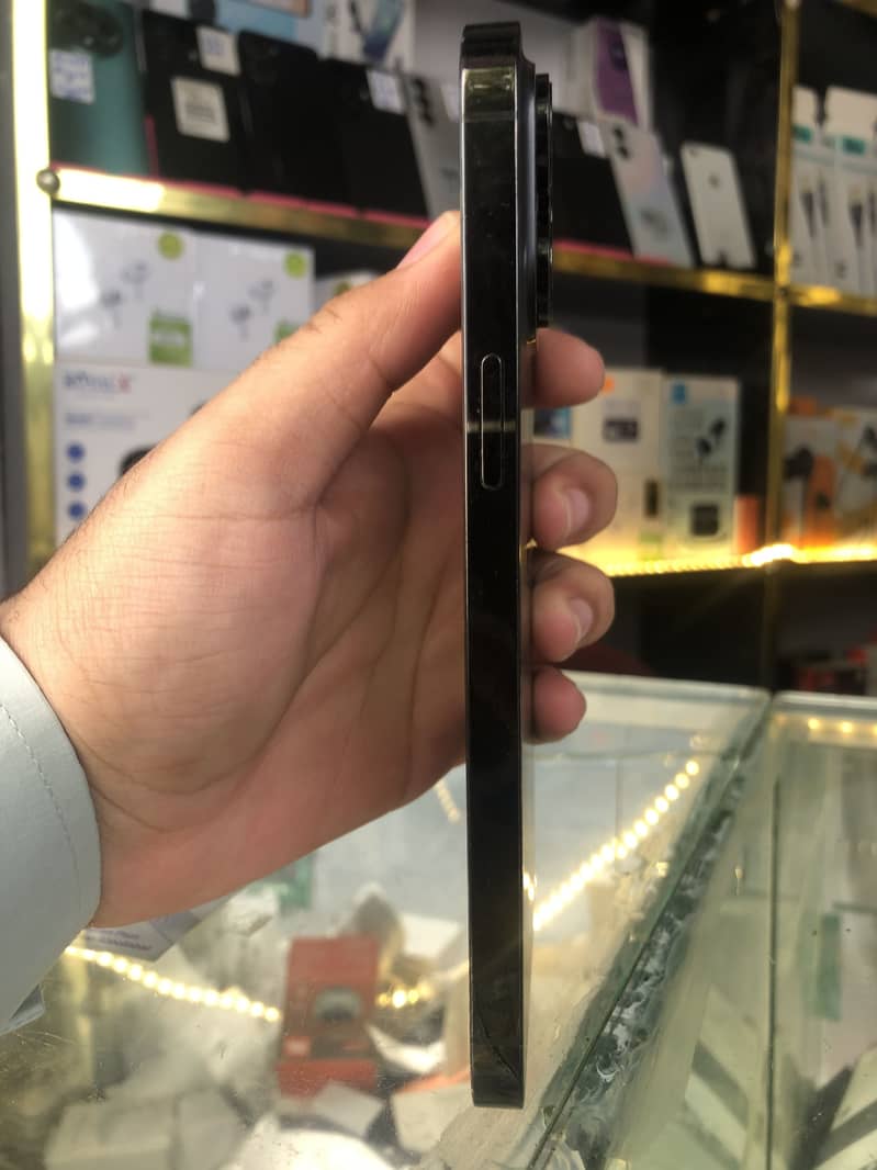 Apple iPhone 14 Pro Max 2