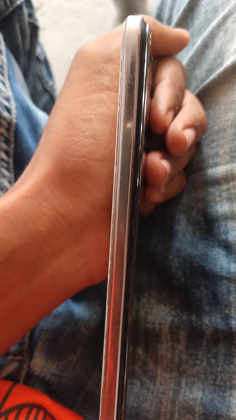 Vivo V21 3