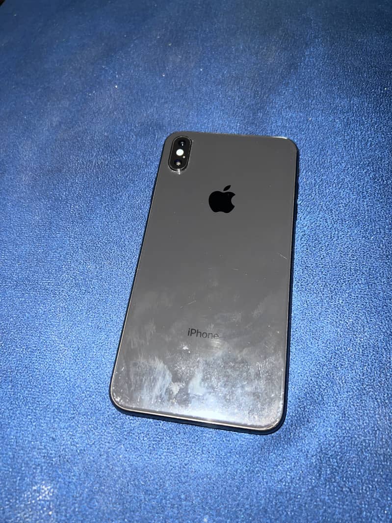 Apple iPhone XS Max 1