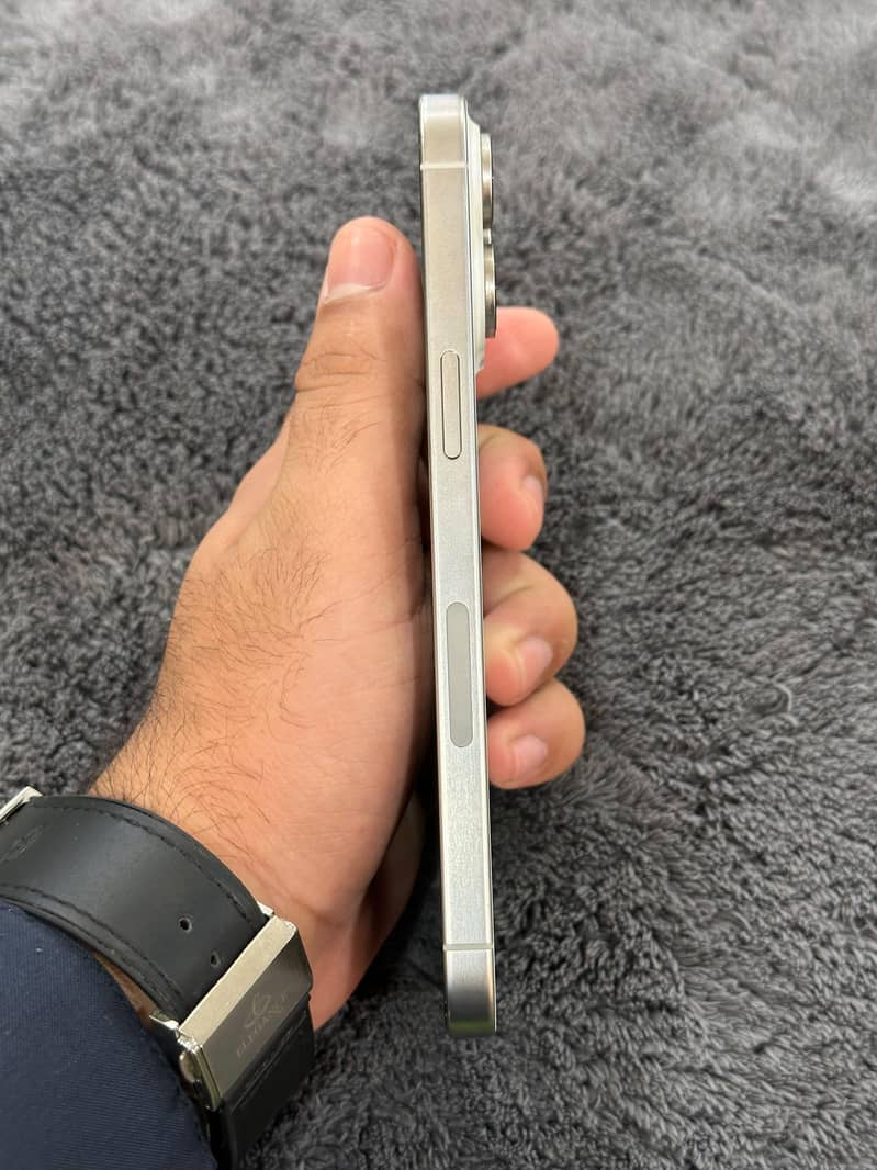 IPhone 15 Pro Max 2