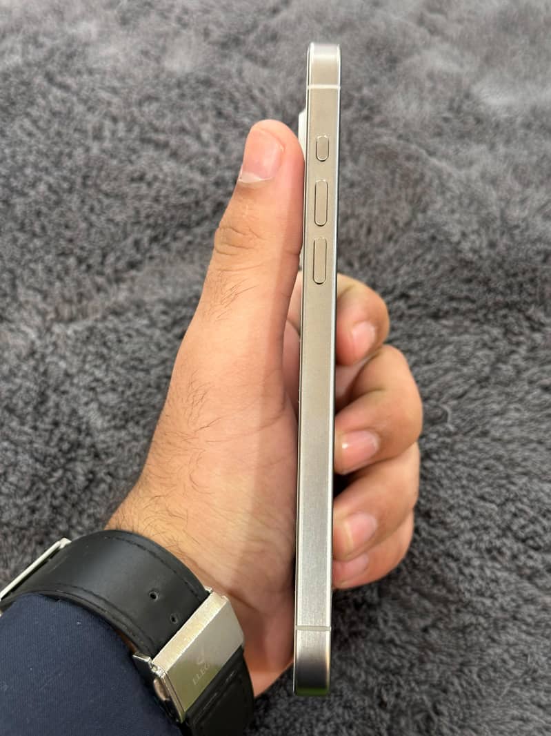 IPhone 15 Pro Max 3