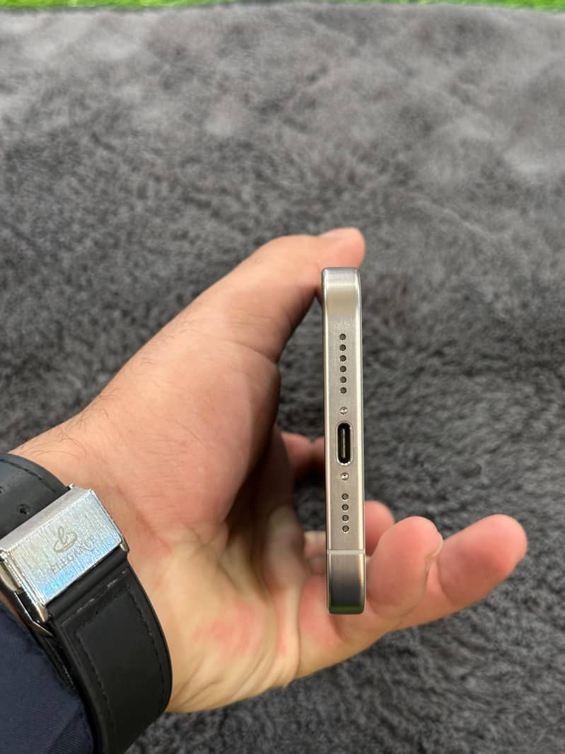 IPhone 15 Pro Max 4