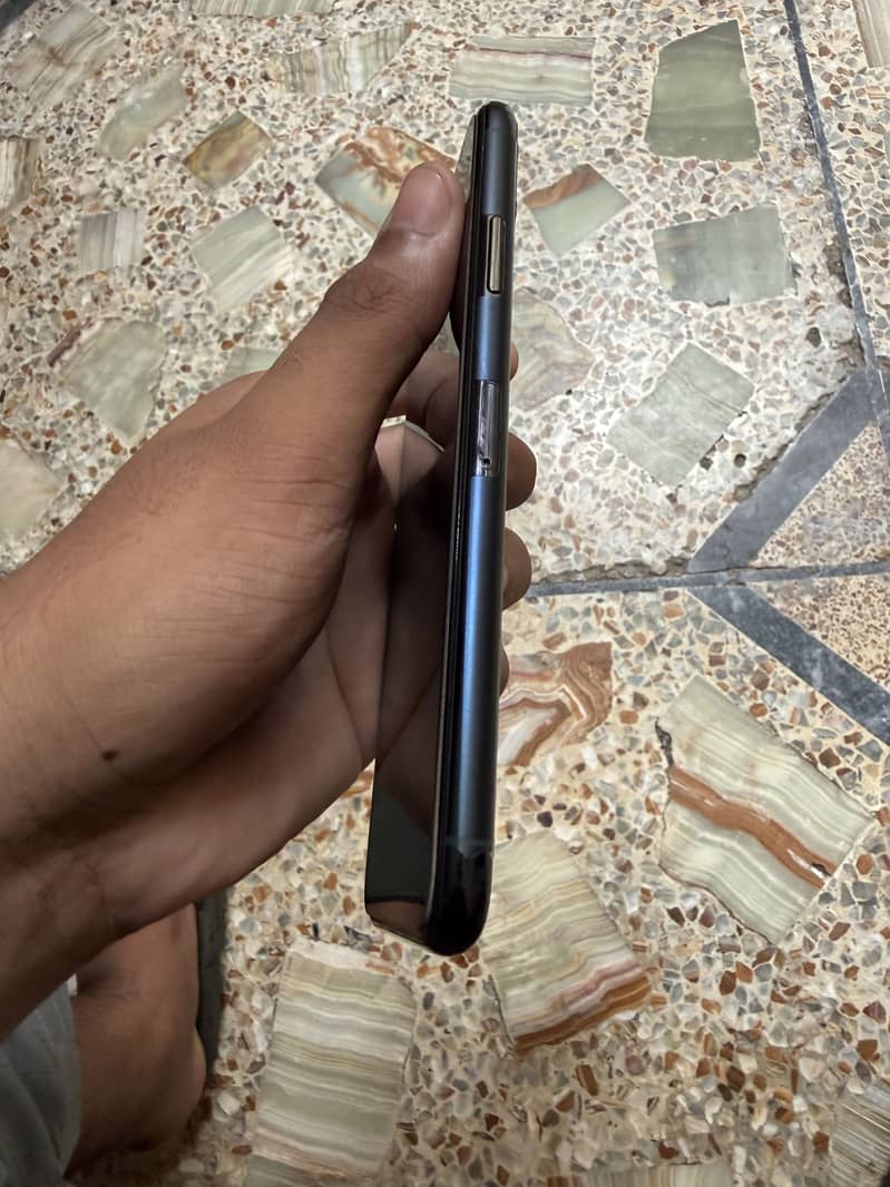 Apple iPhone 11 Pro Max 2
