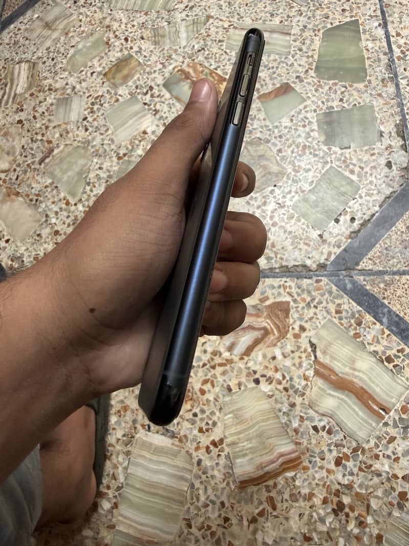 Apple iPhone 11 Pro Max 3