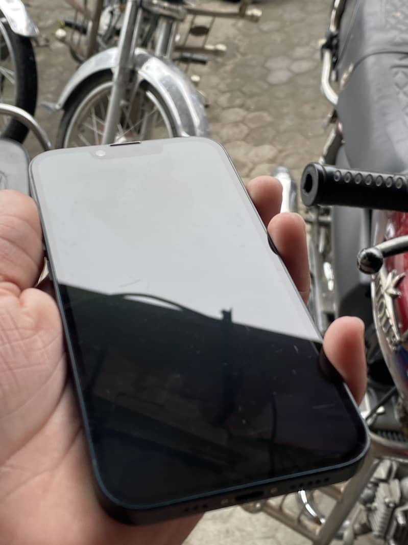 Apple iPhone 14 3
