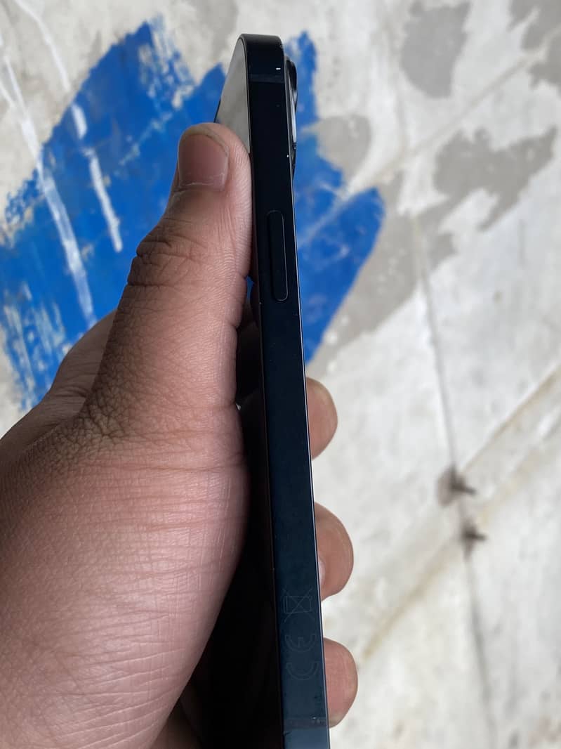 Apple iPhone 14 4