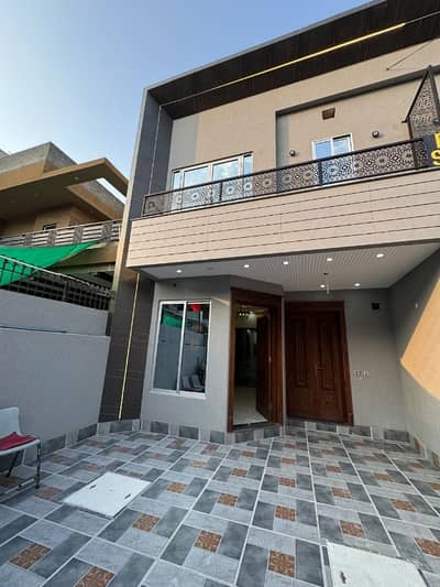 8 MARLA BRAND NEW DOUBLE-STORY HOUSE FOR SALE IN MILITARY ACCOUNTS SOCIETY COLLEGE ROAD