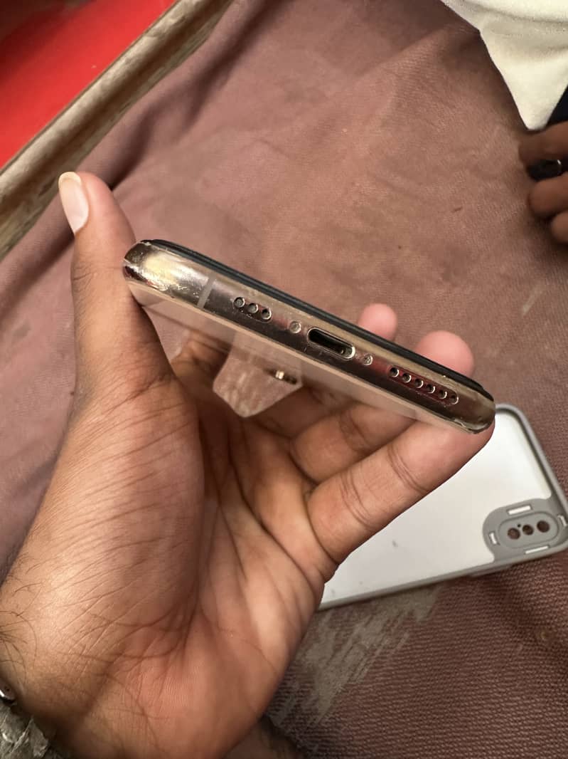 Apple iPhone XS 5
