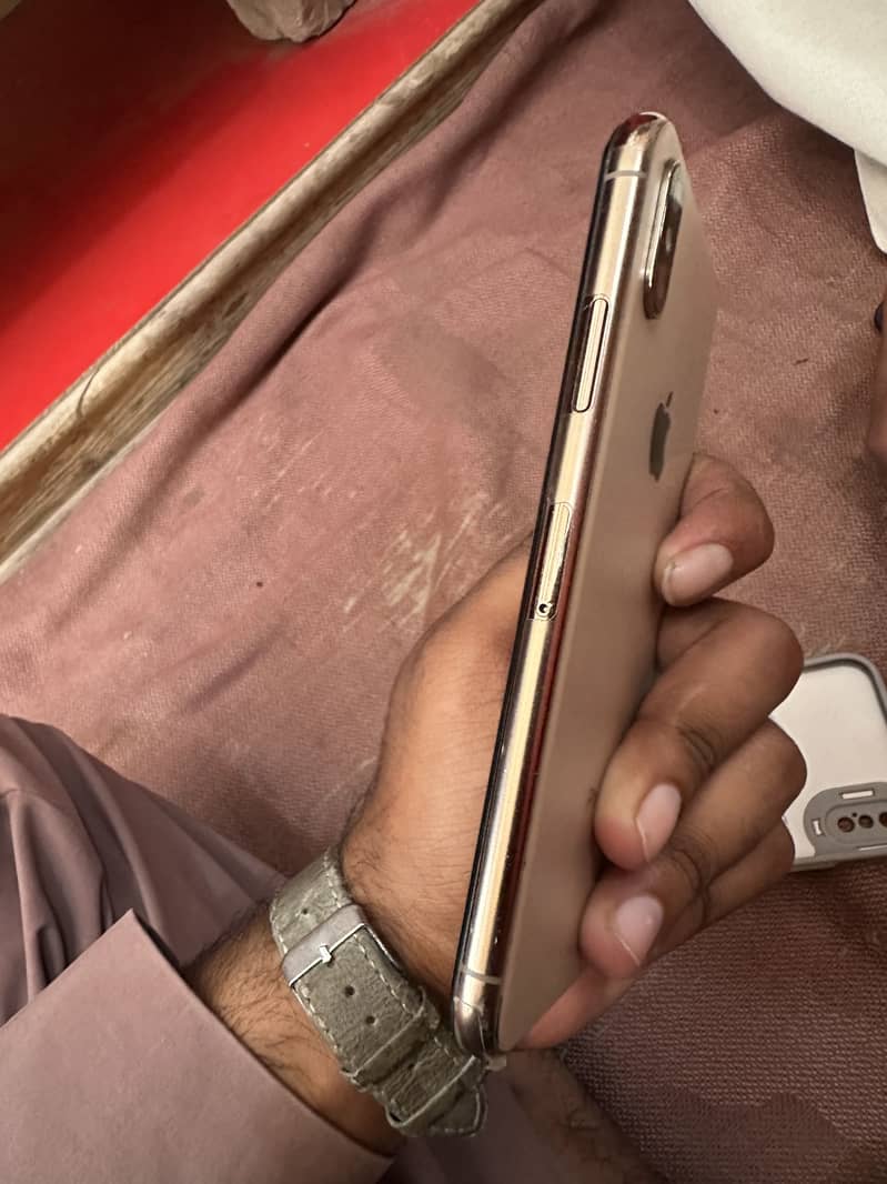 Apple iPhone XS 6