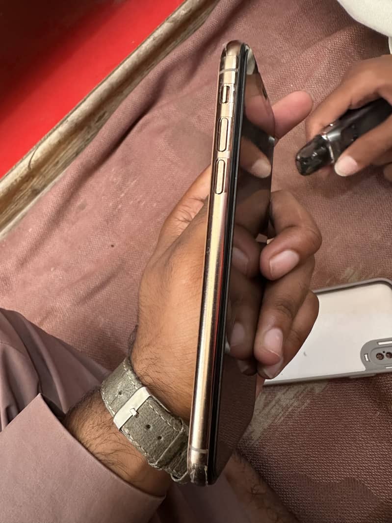Apple iPhone XS 7