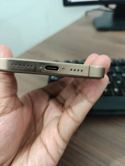 Apple iPhone 16 Pro Max – 100% Health Box & Cable