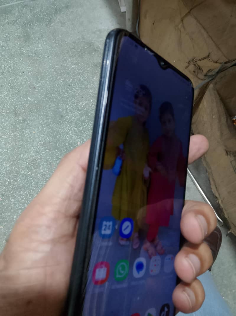 Samsung Mobile A04e 3