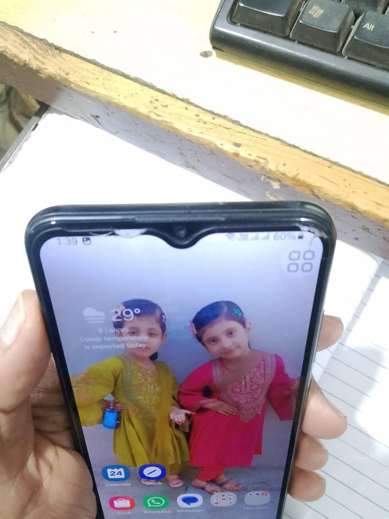 Samsung Mobile A04e 4