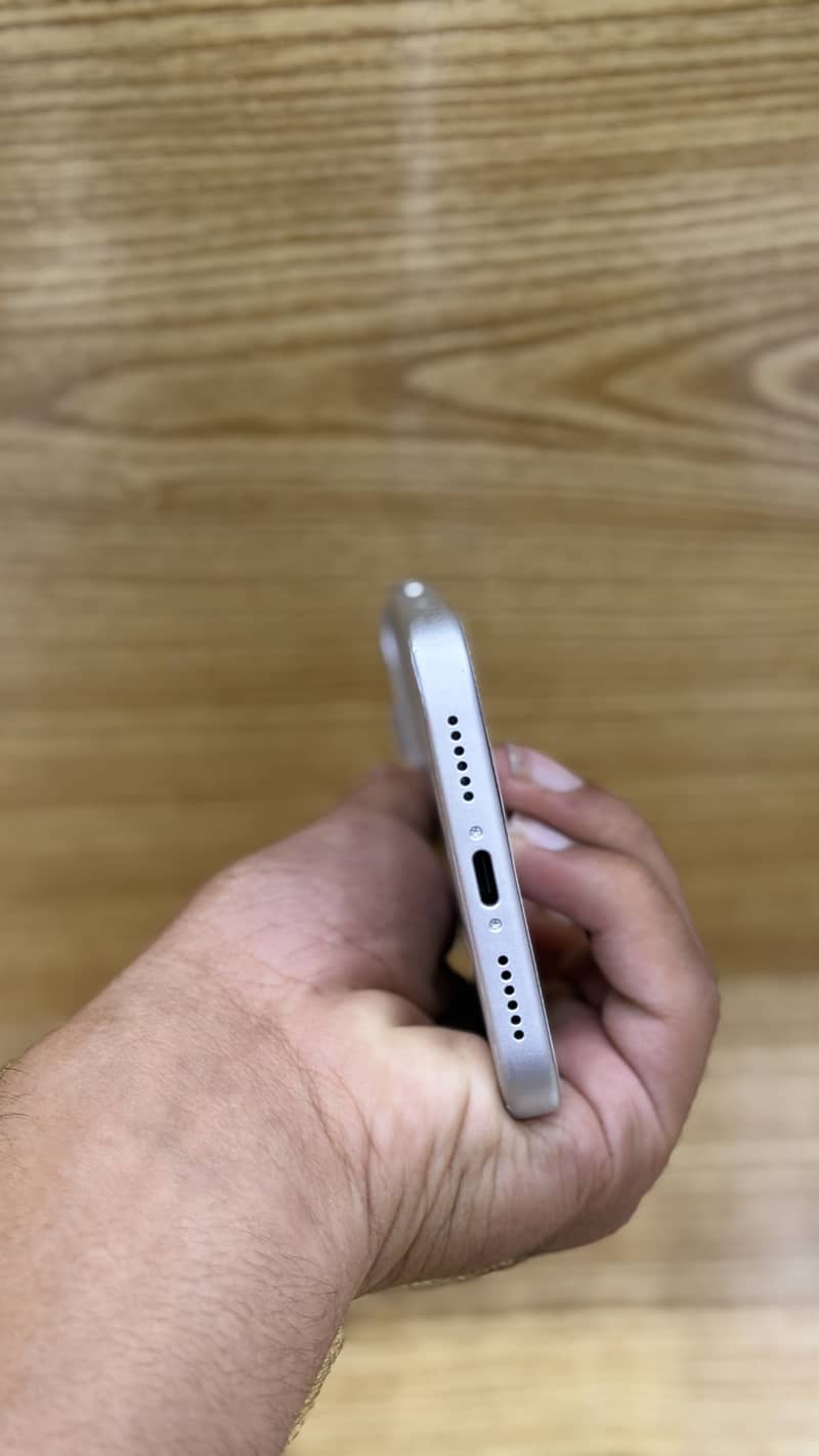 Apple iPhone 17 Pro Max 3