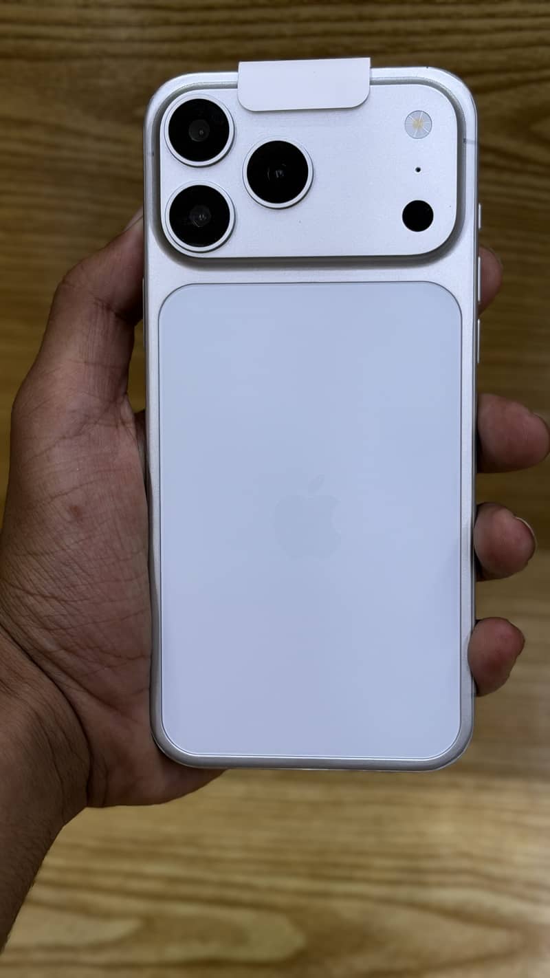 Apple iPhone 17 Pro Max 5