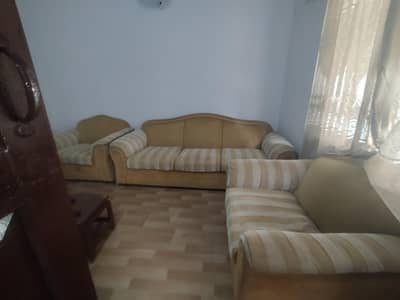 sofa 5 seater in use