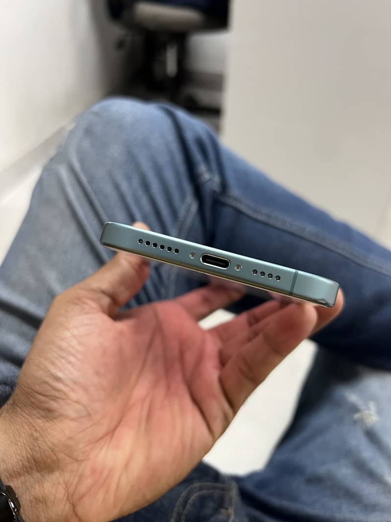 Apple iPhone 16 Plus 4