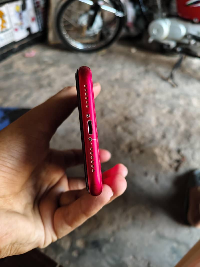 Apple iPhone 11 4