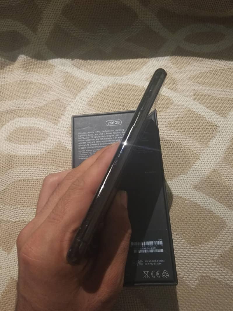 Apple iPhone 11 Pro 2