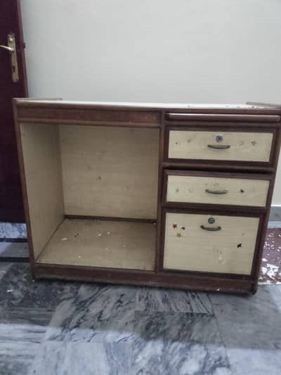 Table with resonanable price