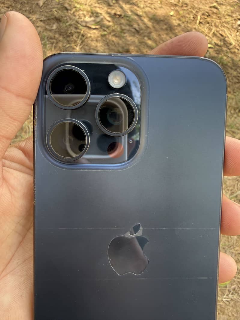Apple iPhone 15 Pro Max 0