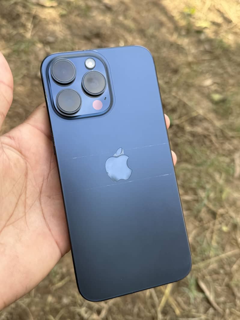 Apple iPhone 15 Pro Max 2