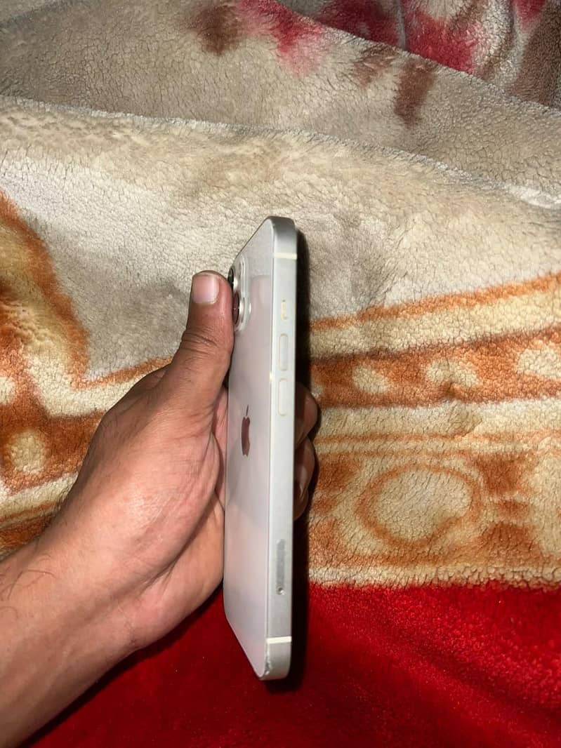 Apple iPhone 13 1
