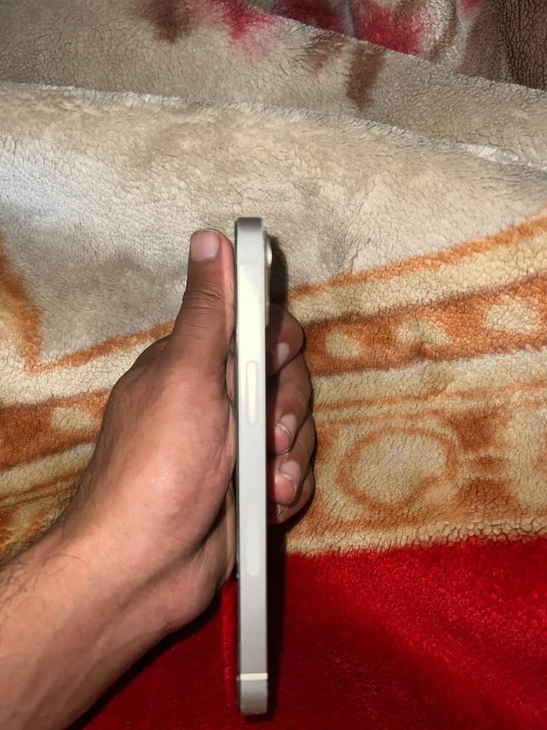 Apple iPhone 13 2