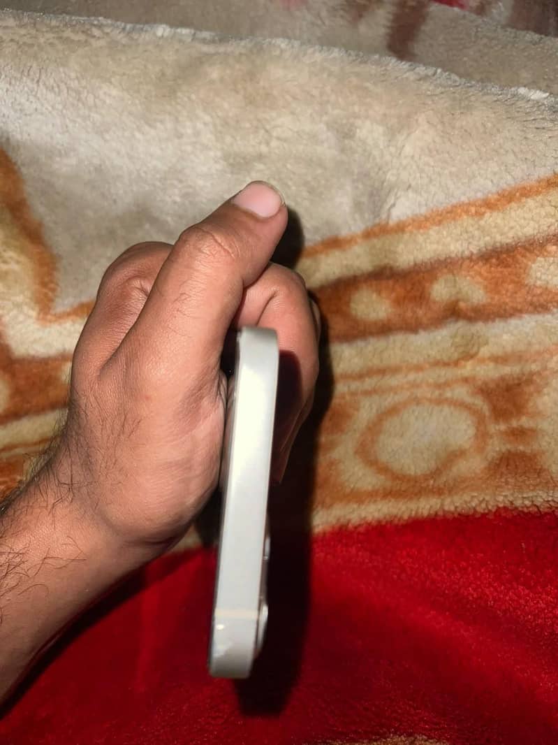 Apple iPhone 13 3