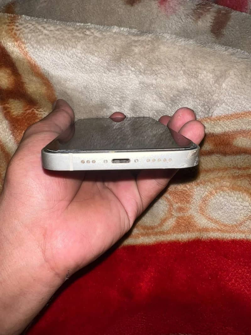 Apple iPhone 13 5
