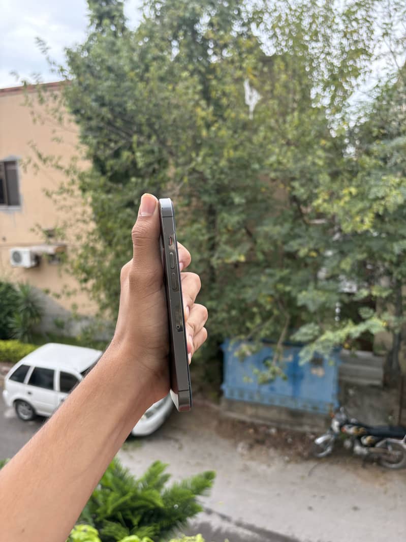 Apple iPhone 13 Pro 2