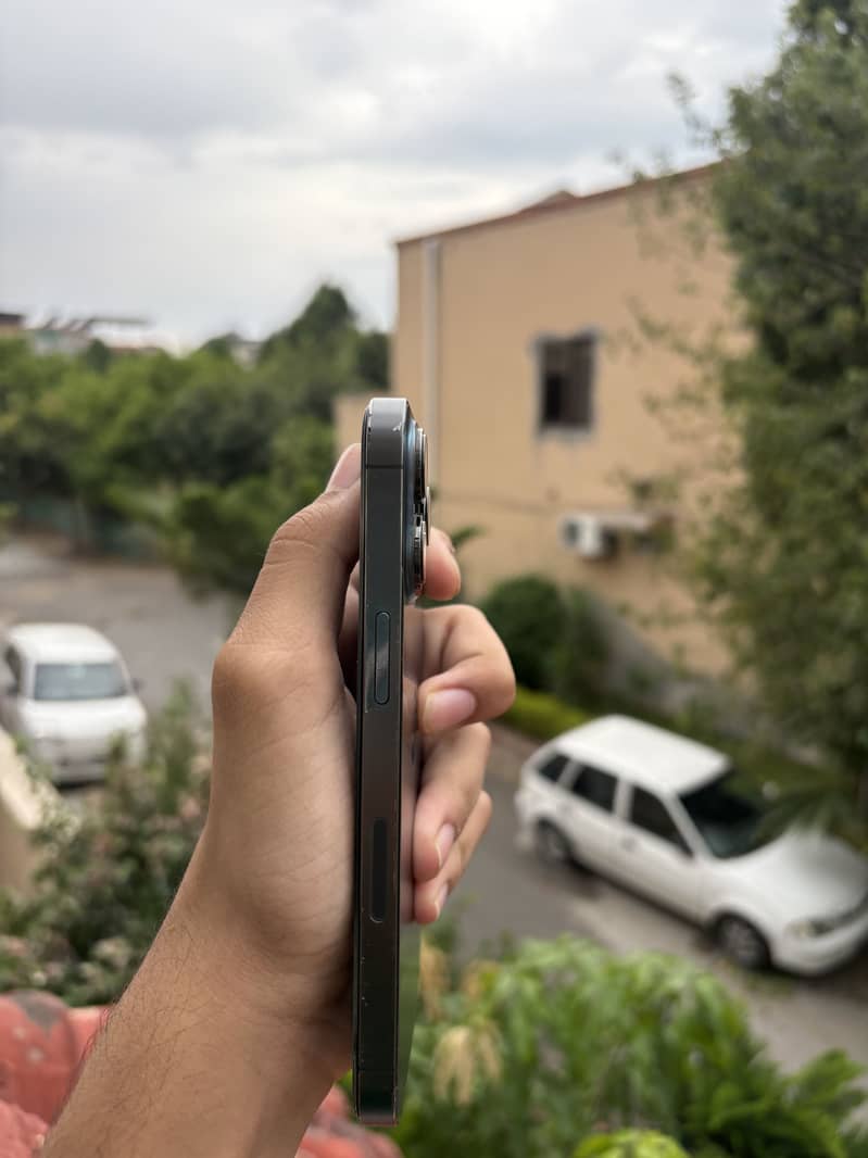 Apple iPhone 13 Pro 3