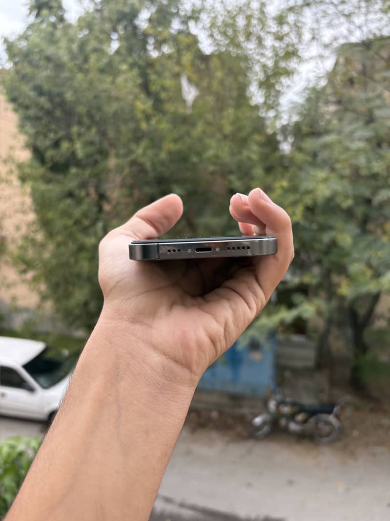 Apple iPhone 13 Pro 4