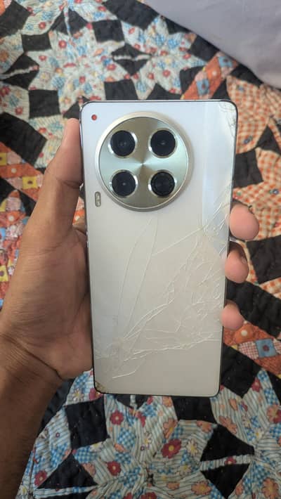 Tecno CAMON 30