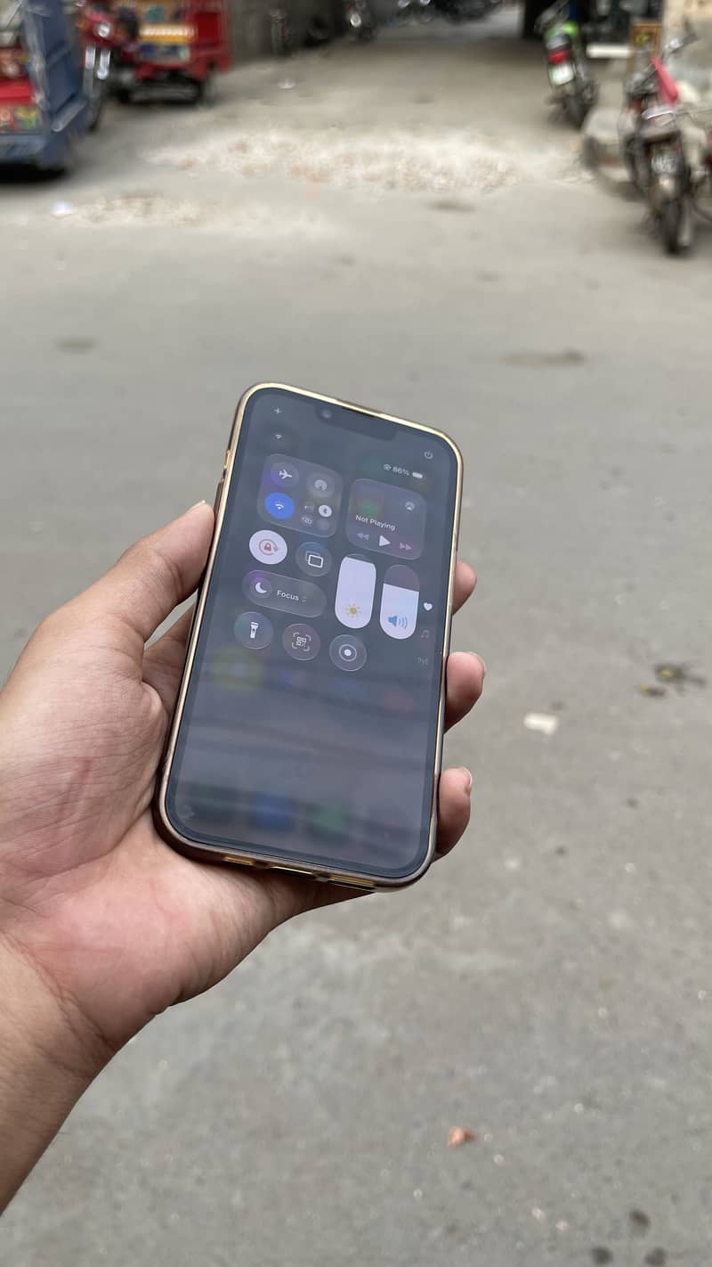 Apple iPhone 14 3