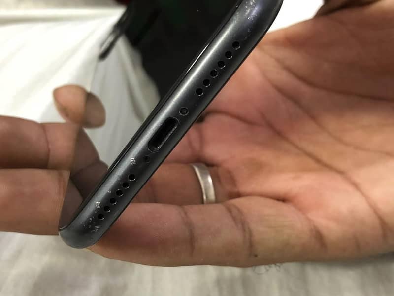 Apple iPhone 11 3