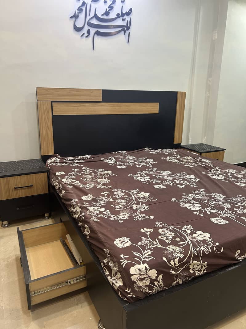 King size bed 1
