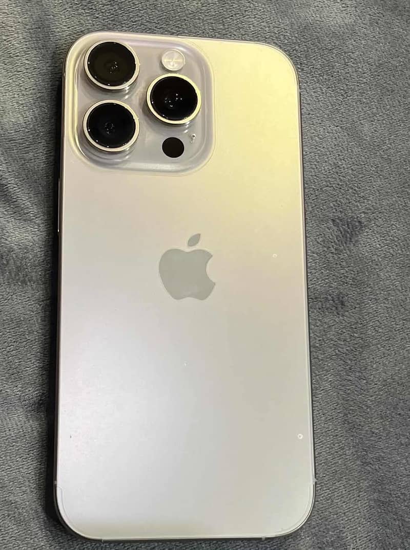 Apple iPhone 16 Pro 0